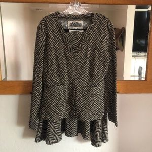 Comfy, forgiving, houndstooth 2 Piece outfit